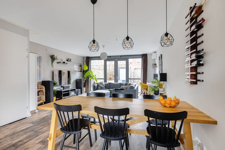 Photo 8 of Chris Barberpad 6