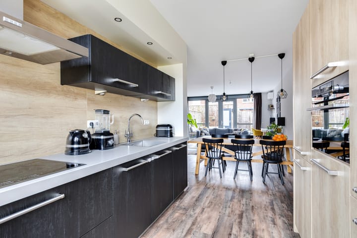 Photo 17 of Chris Barberpad 6