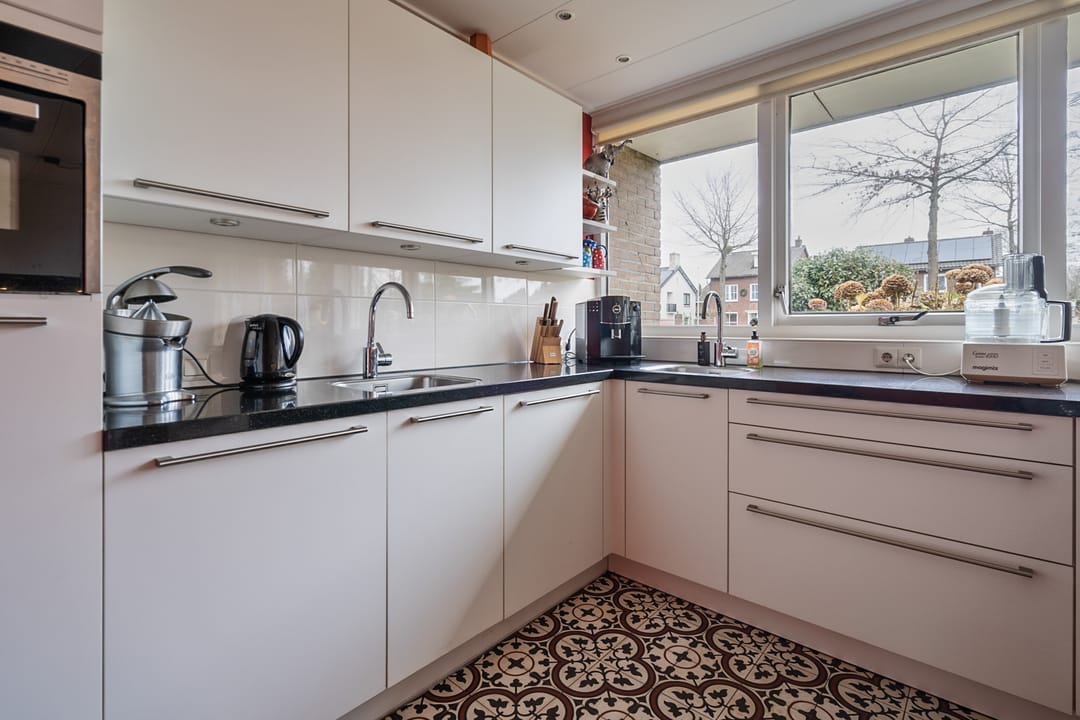 Photo 11 of Bornsestraat 91