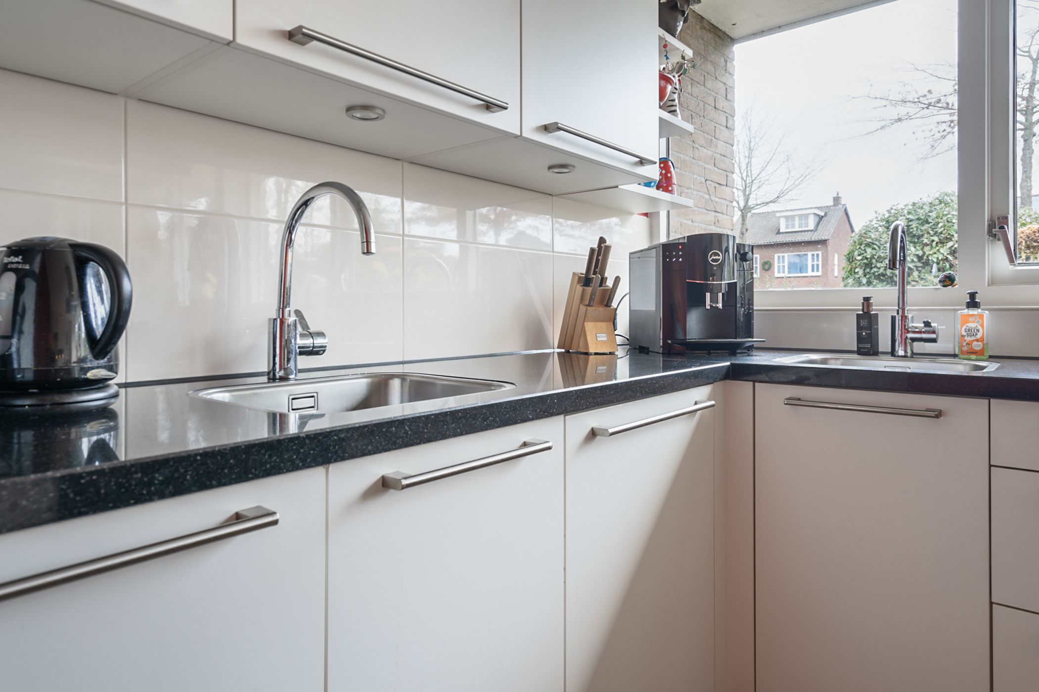 Photo 12 of Bornsestraat 91