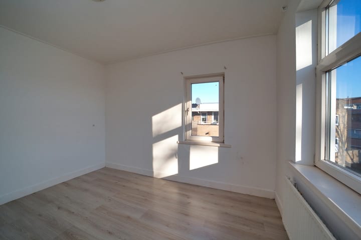 Foto 22 van Newtonplein 8-B