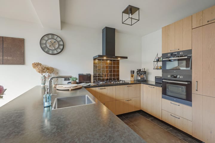 Photo 11 of Fokkerstraat 57