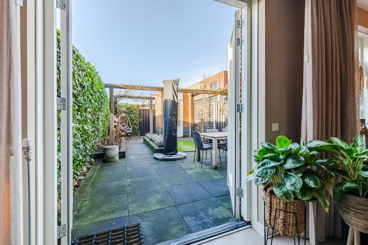 Foto 5 van Koningspage 103