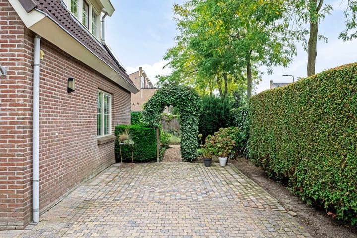 Photo 8 of Waterlelie 7