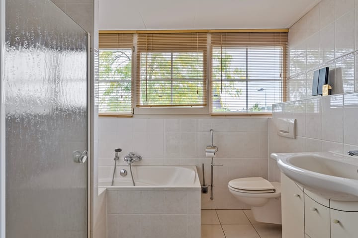 Photo 26 of Waterlelie 7