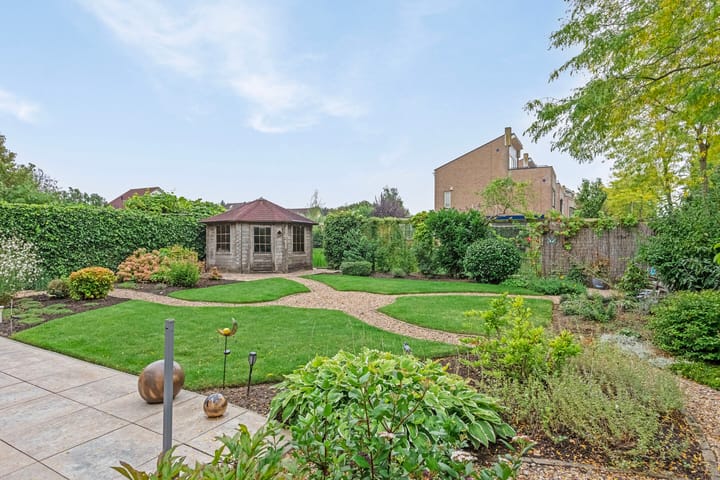 Photo 34 of Waterlelie 7