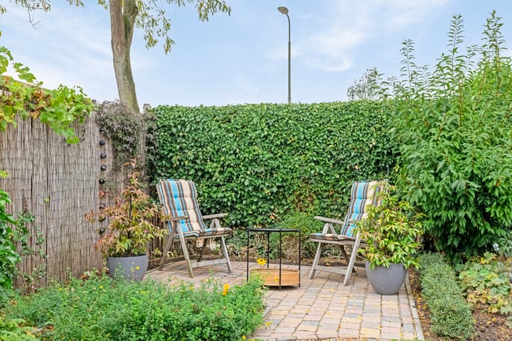 Photo 40 of Waterlelie 7