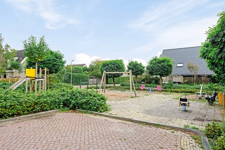 Photo 41 of Waterlelie 7