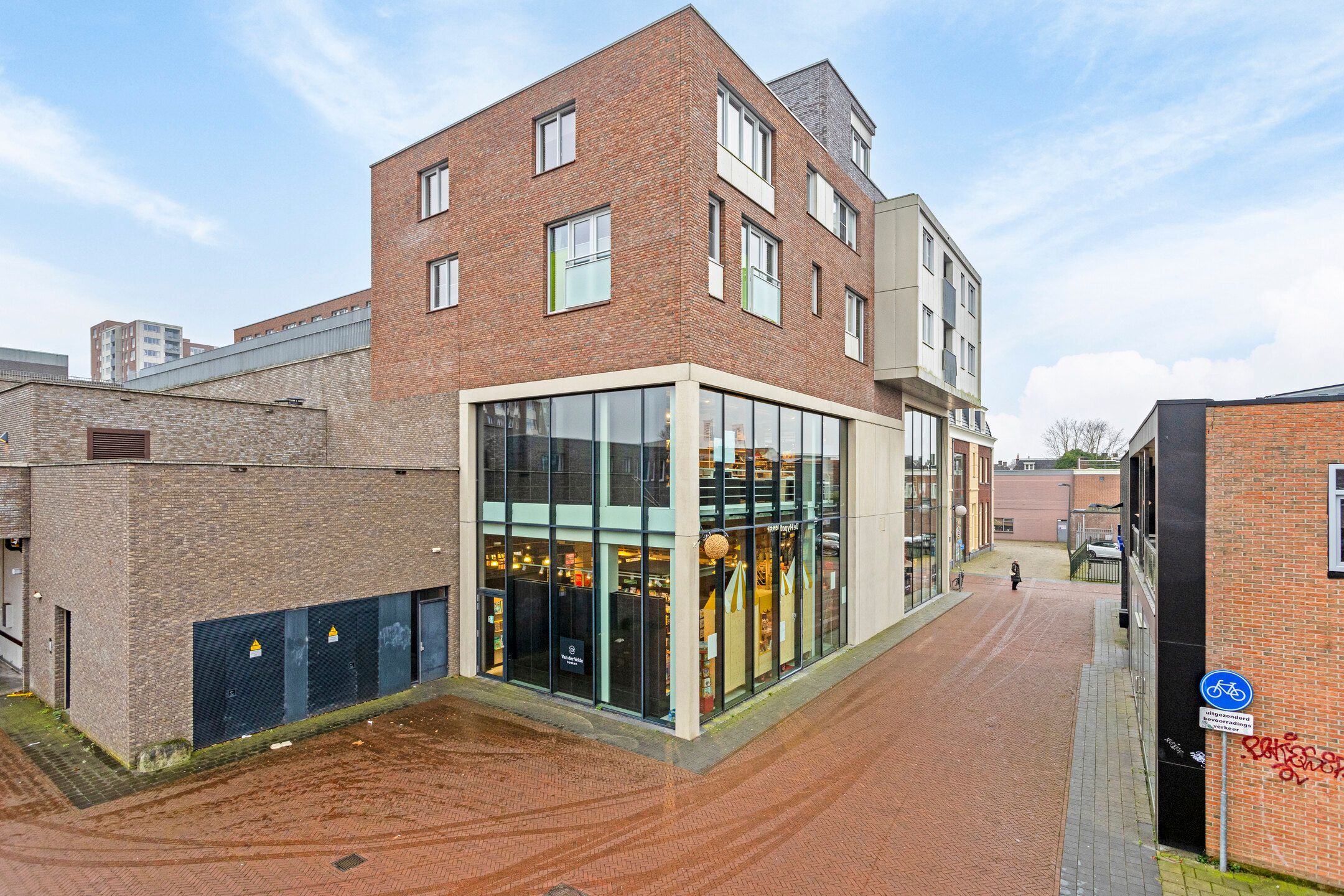 Foto 24 van Raadhuisplein 6