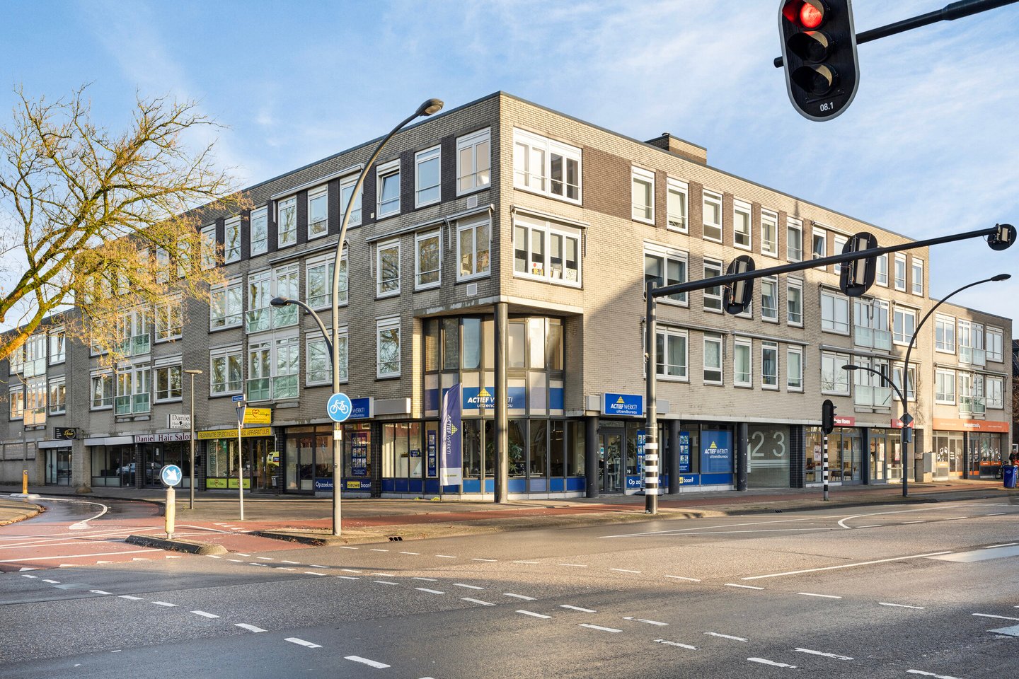 View photo 2 of Oldenzaalsestraat 19