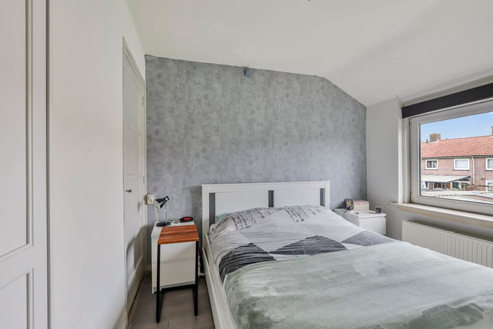 Foto 17 van Weegbreestraat 13