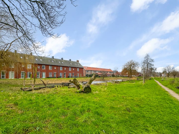 Foto 26 van Weegbreestraat 13