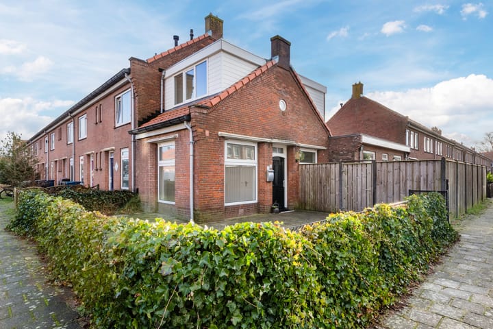 Photo 1 of Jan van Galenstraat 1-A