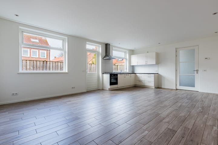 Photo 8 of Jan van Galenstraat 1-A