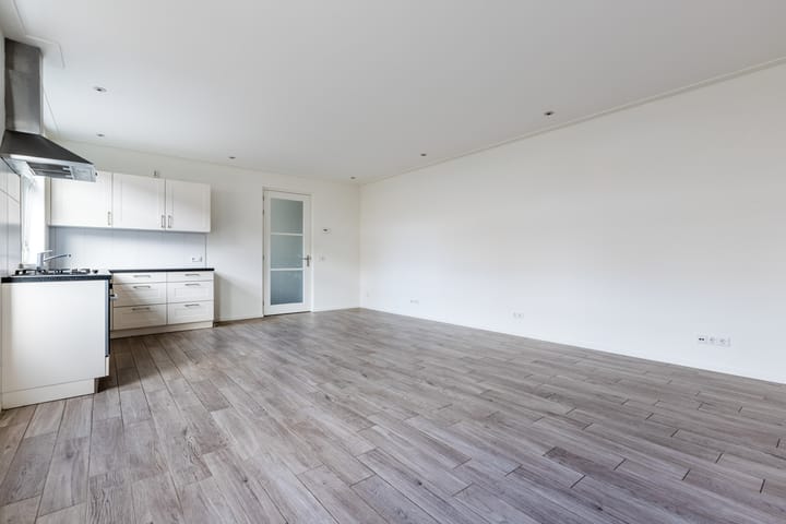 Photo 12 of Jan van Galenstraat 1-A