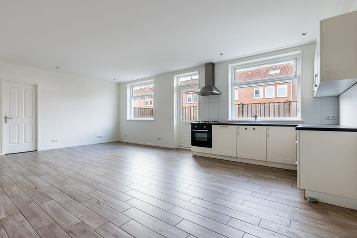 Photo 13 of Jan van Galenstraat 1-A