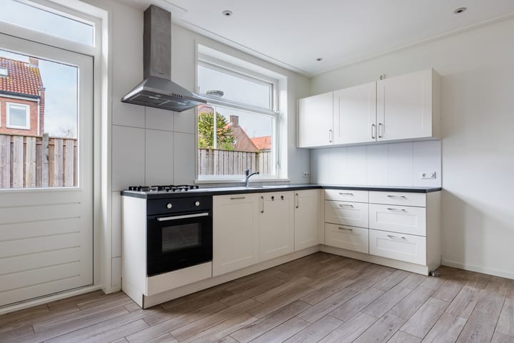 Photo 14 of Jan van Galenstraat 1-A