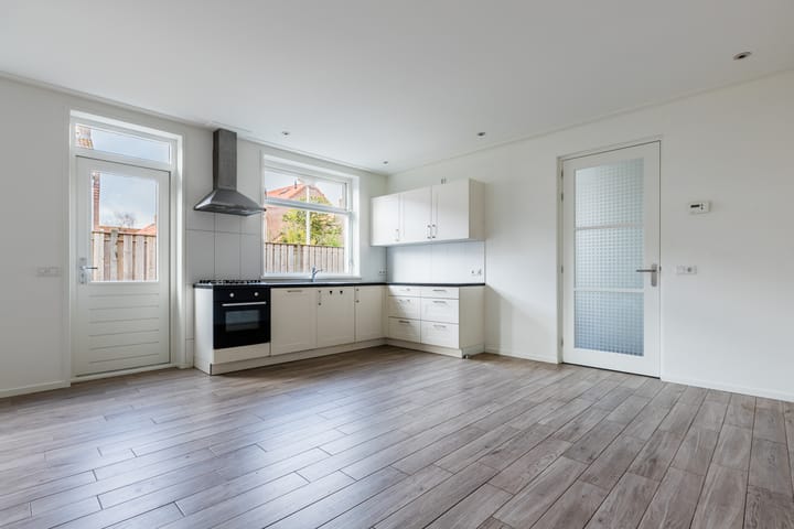 Photo 17 of Jan van Galenstraat 1-A