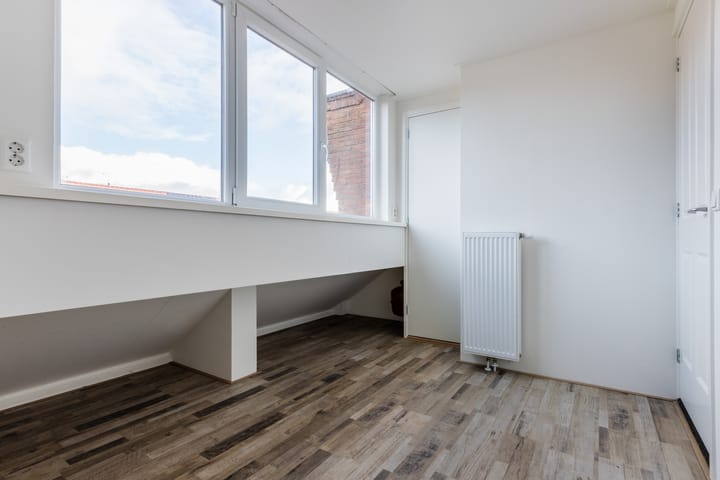 Photo 26 of Jan van Galenstraat 1-A