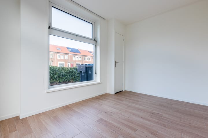 Photo 18 of Jan van Galenstraat 1-A