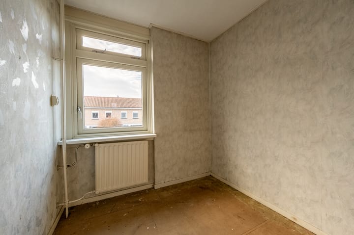 Photo 14 of Julianastraat 75