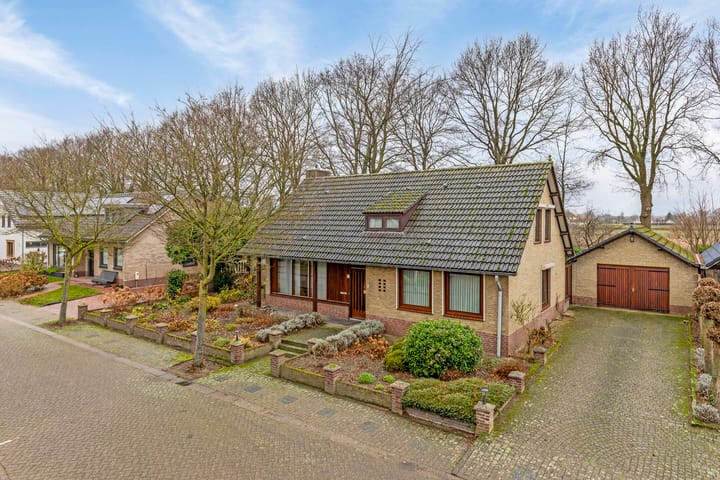 Foto 1 van Merelstraat 9