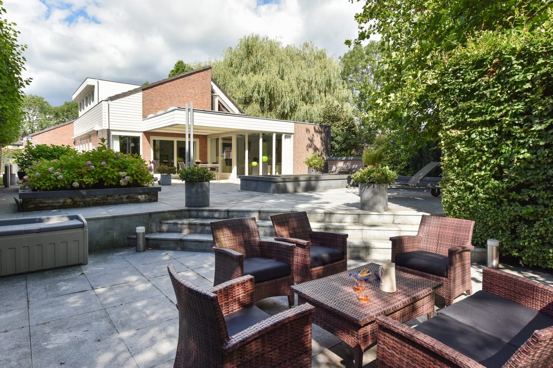 Foto 1 van Dokter Mees ten Oeverlaan 28