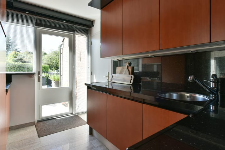 Foto 16 van Dokter Mees ten Oeverlaan 28