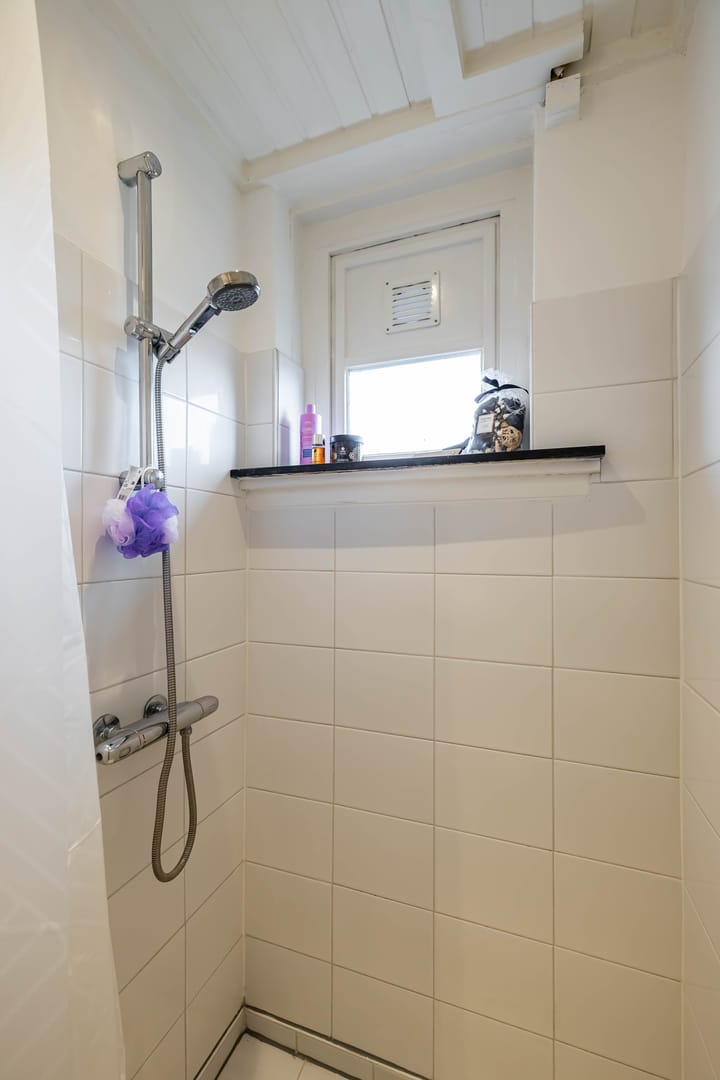 Photo 38 of Kortenaerstraat 10-A