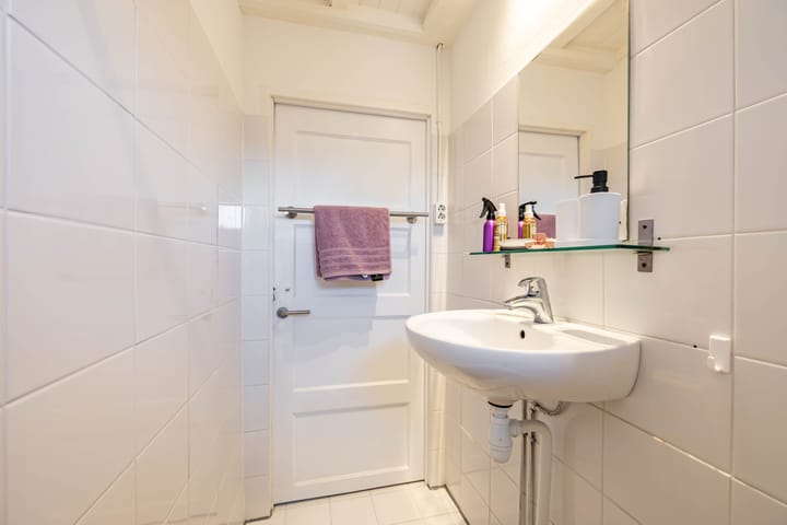 Photo 39 of Kortenaerstraat 10-A