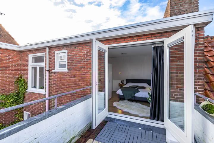 Photo 48 of Kortenaerstraat 10-A