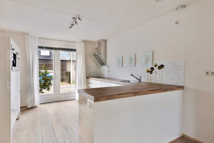 Photo 9 of Sidney Joneshof 2