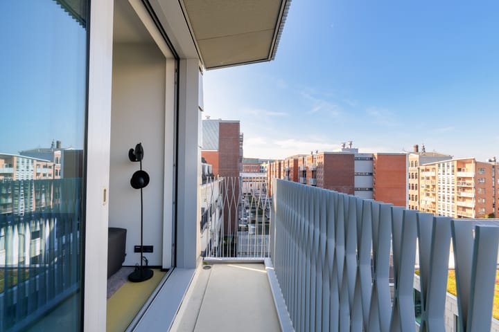 Photo 9 of Valkenburgerstraat 136-D