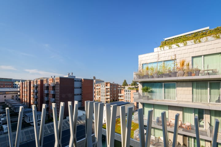 Photo 10 of Valkenburgerstraat 136-D