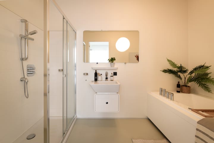 Photo 28 of Valkenburgerstraat 136-D