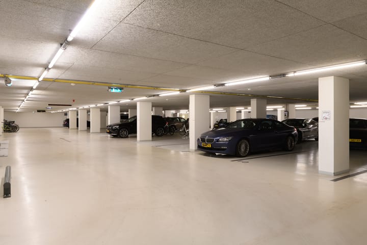 Photo 32 of Valkenburgerstraat 136-D