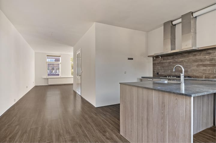 Foto 3 van Strevelsweg 49-B02