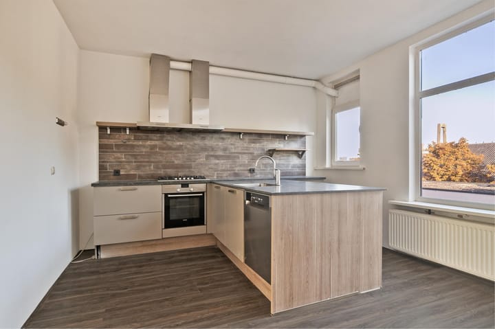 Foto 14 van Strevelsweg 49-B02