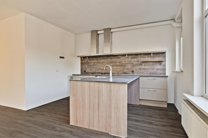 Foto 15 van Strevelsweg 49-B02