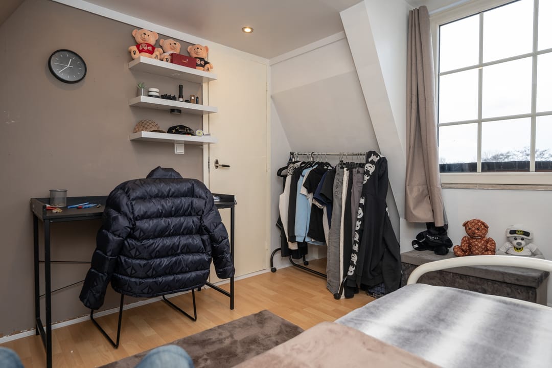 Photo 38 of Burdetstraat 17