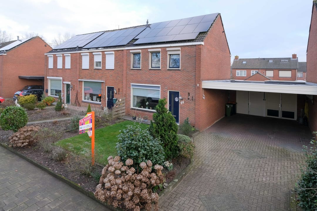 Photo 1 of Dokter J. Veldhuijzen van Zantenstraat 44