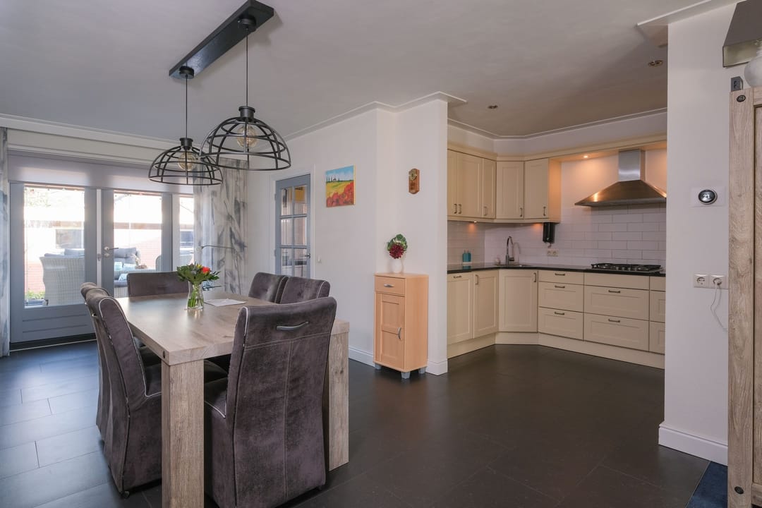 Photo 13 of Dokter J. Veldhuijzen van Zantenstraat 44