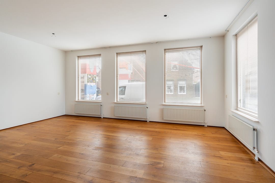 Foto 2 van Voorstraat 1