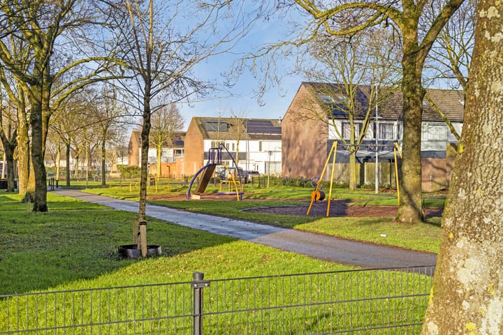 Foto 2 van Smaragd 37