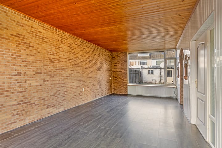 Foto 7 van Smaragd 37