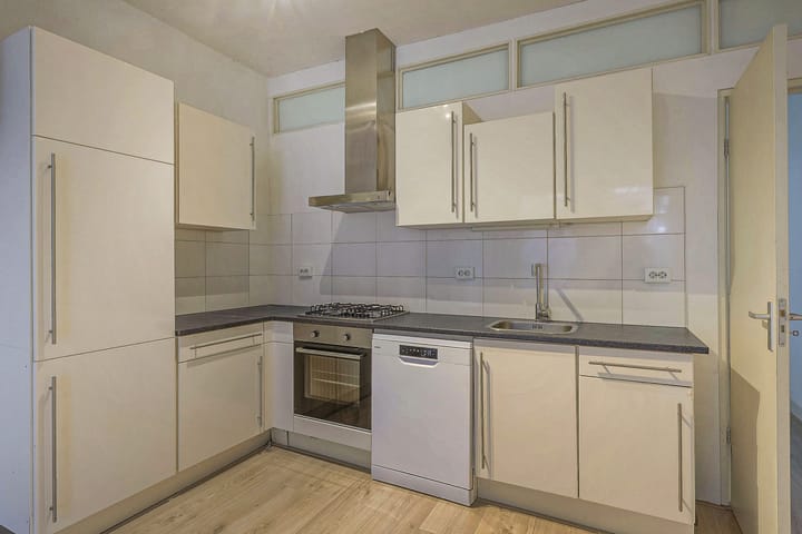 Photo 4 of Zocherstraat 20-H