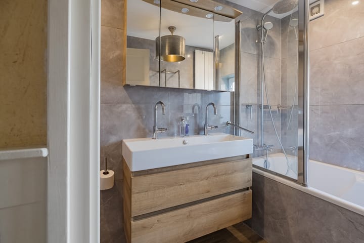 Foto 42 van Van Ostadestraat 81