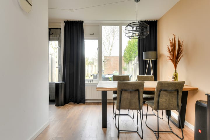 Foto 10 van Pieternel Koomansstraat 97