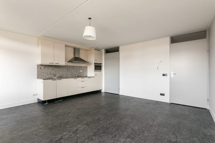 Photo 13 of Minervastraat 13