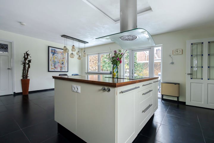 Foto 19 van Van Alphenstraat 10